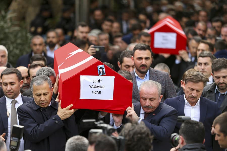 Pohreb obetí nedeľného výbuchu v Istanbule