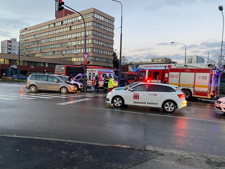 Bratislavu ochromila nehoda: VIDEO