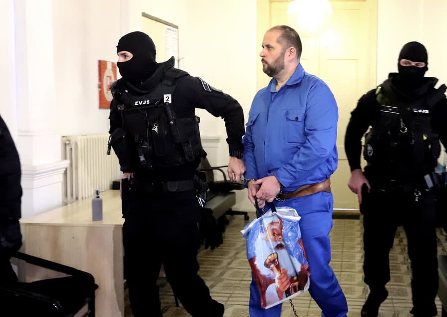 Na Špecializovanom trestnom súde (ŠTS) v Banskej Bystrici sa vo štvrtok začalo súdne pojednávanie v prípade mafiánskej vraždy Róberta Niguta