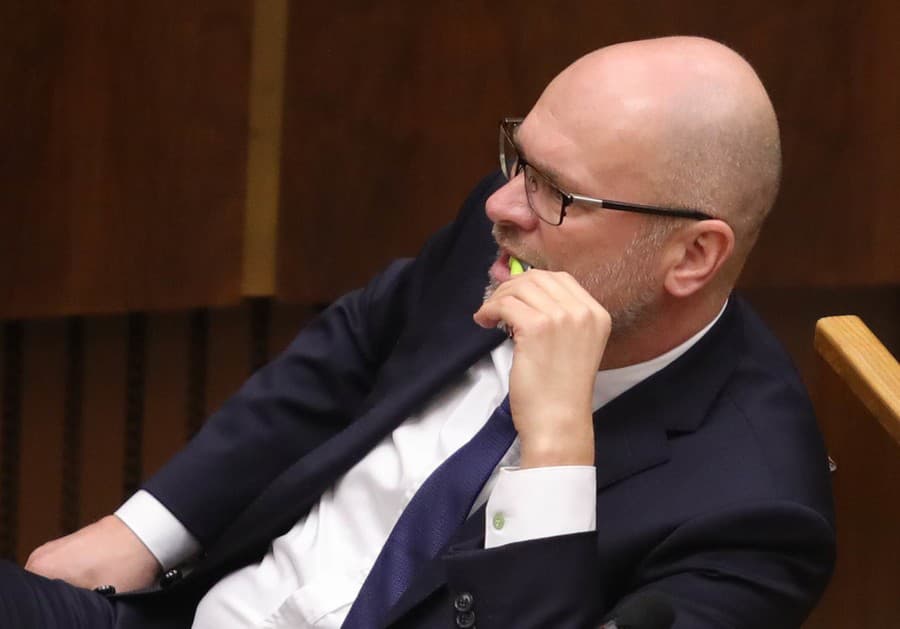 MIMORIADNY ONLINE Je Po V etkom Vl da Eduarda Hegera Padla Gal ria 
