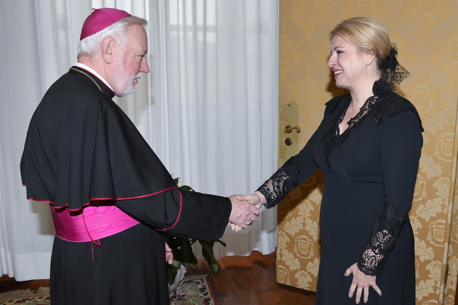 Slovenská prezidentka Zuzana Čaputová rokovala aj s vatikánskym sekretárom pre vzťahy so štátmi Paulom Gallagherom
