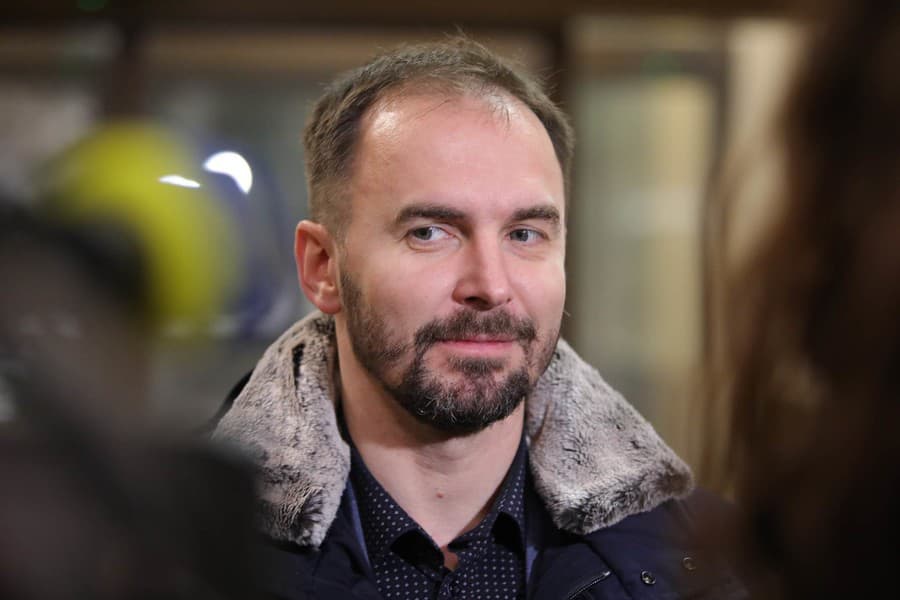 MIMORIADNY ONLINE Je Po V etkom Vl da Eduarda Hegera Padla Gal ria 