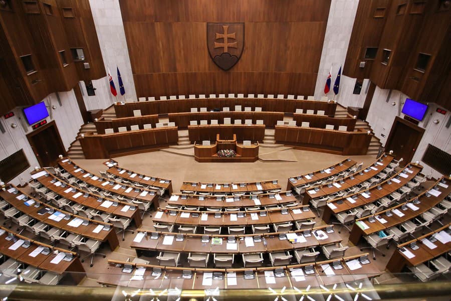 MIMORIADNY ONLINE Je Po V etkom Vl da Eduarda Hegera Padla Gal ria 