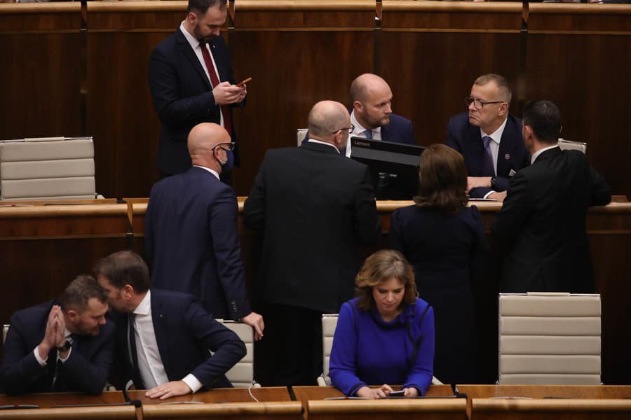 MIMORIADNY ONLINE Je Po V etkom Vl da Eduarda Hegera Padla Gal ria 