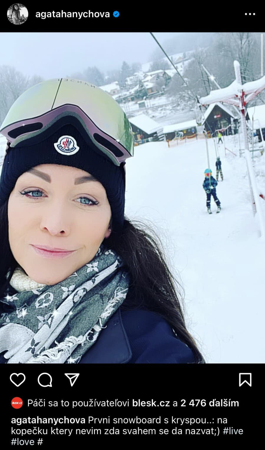 Tehotná Agáta Hanychová na snowboarde