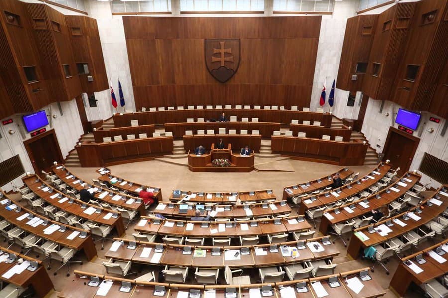 Prázdna sála NRSR, pondelok (19. 12.)