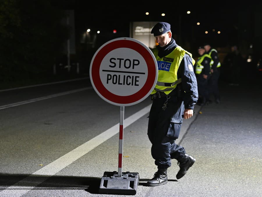 Česká polícia začala vykonávať