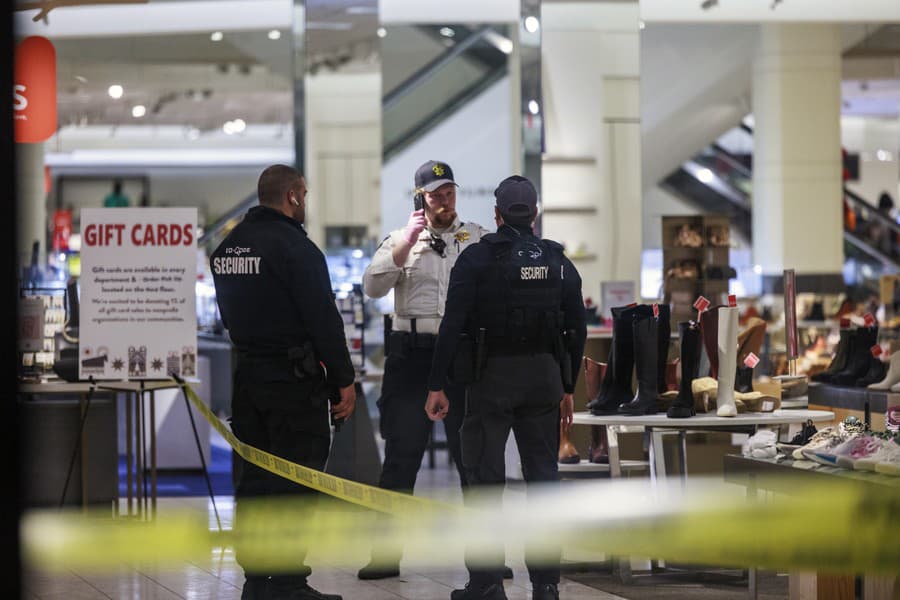 Pri streľbe v nákupnom centre v Minnesote zahynul 19-ročný muž