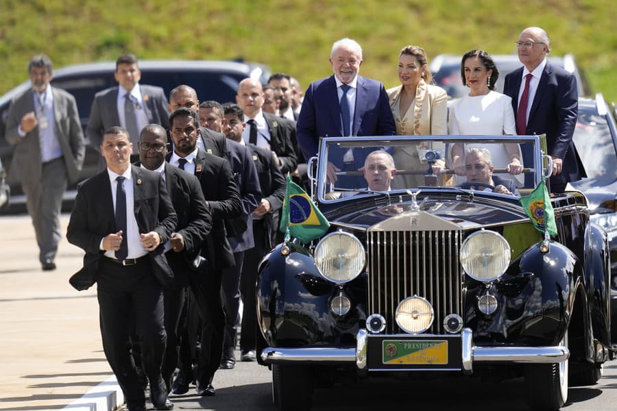 Zvolený prezident Lula da Silva (vľavo)