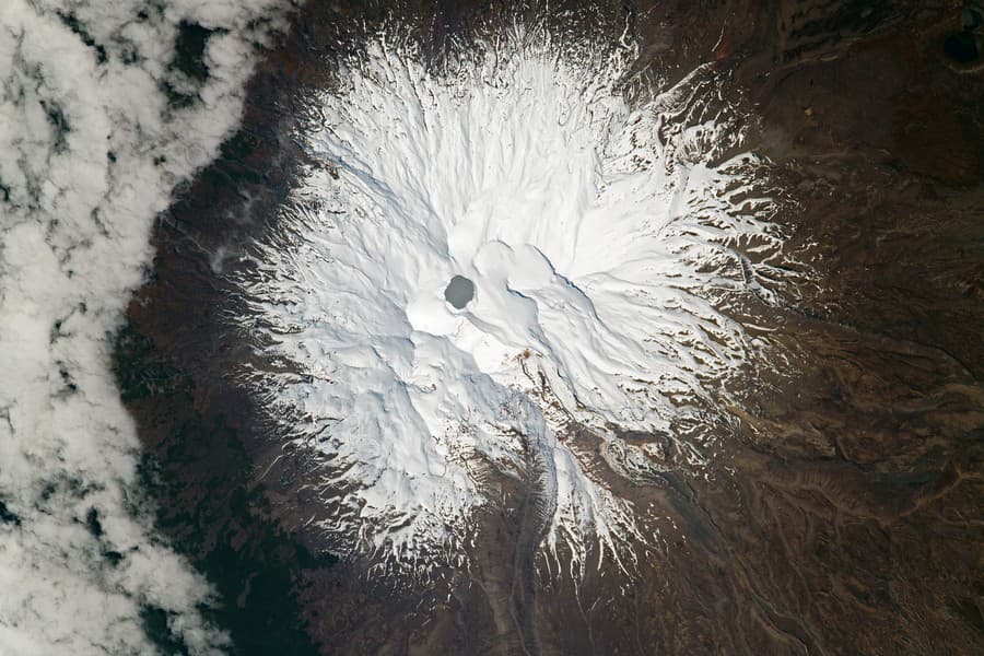 Astronautská fotografia hory Ruapehu.