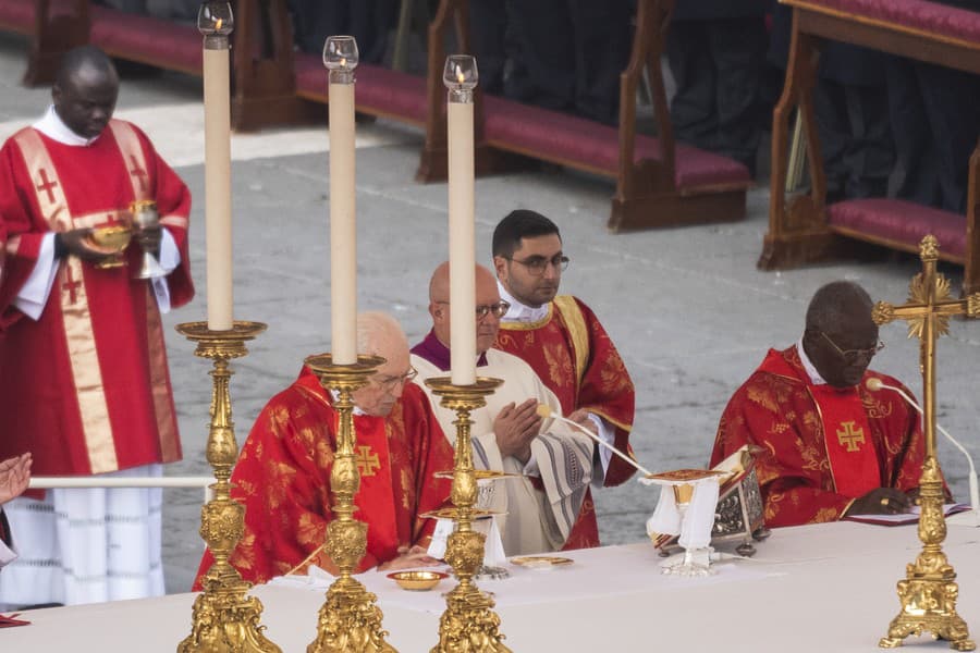 Pohreb emeritného pápeža