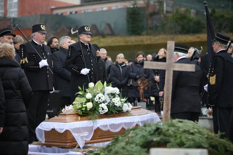 Pohreb europoslanca Číža: Rozlúčka