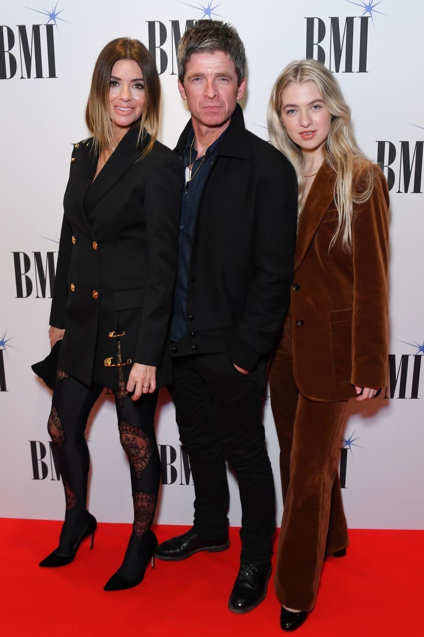 Noel Gallagher a Sara MacDonald s hudobníkovou dcérou, ktorú má z prvého manželstva. 