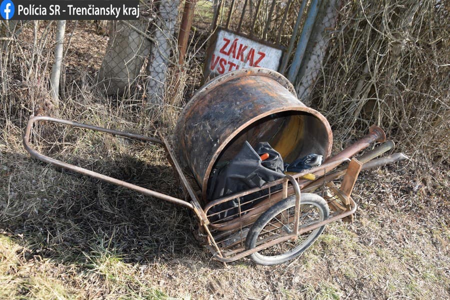 Polícia obvinila trojicu mužov