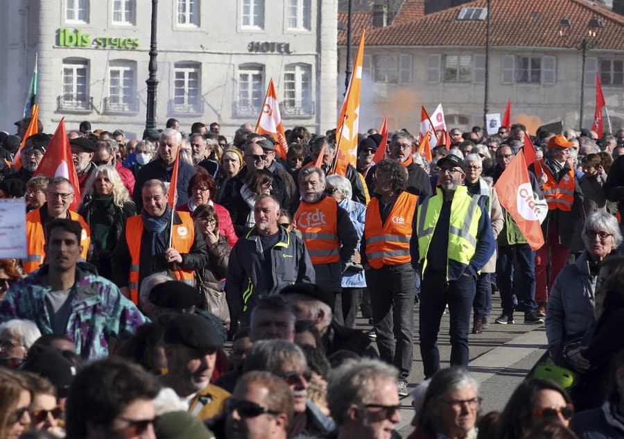 Vo Francúzsku sa konali ďalšie protesty proti plánovanej dôchodkovej reforme