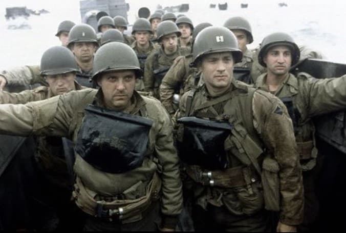 Tom Sizemore a Tom Hanks vo filme Zachráňte vojaka Ryana