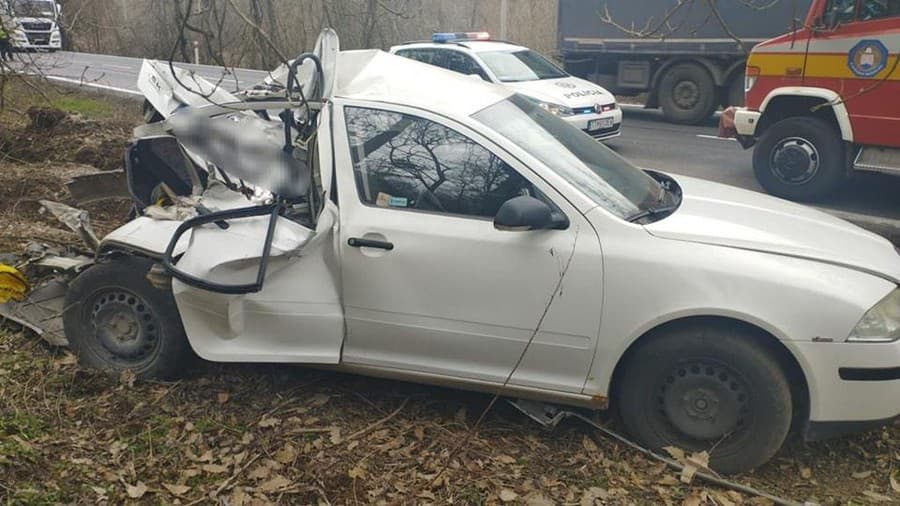 Na ceste z Trnavy do Senice došlo k zrážke osobného auta a kamióna