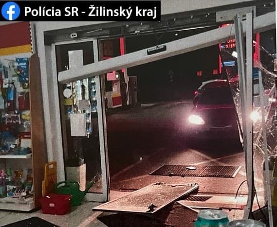 MUŽ poškodil štyri taxíky, policajné auto aj čerpaciu stanicu