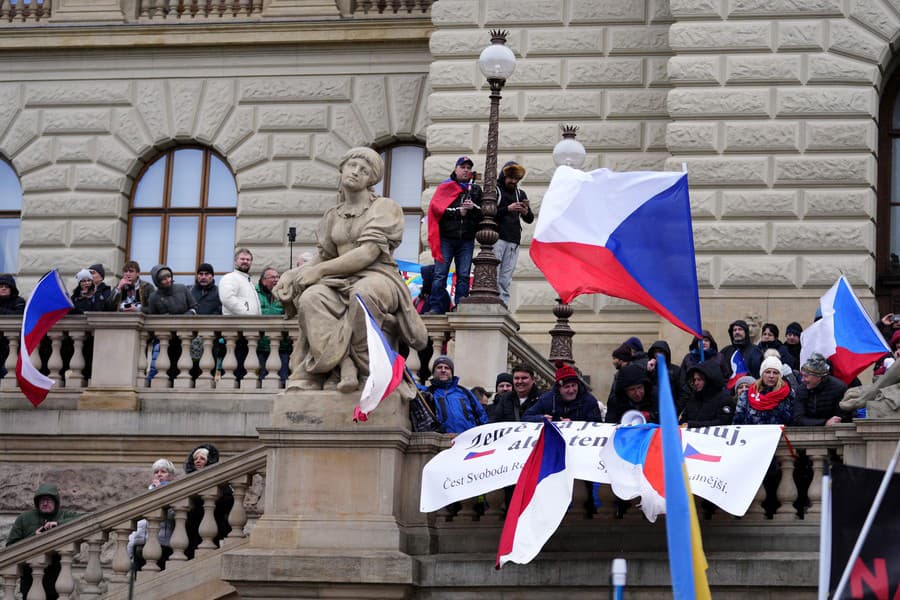 Protivládne protesty v Prahe na Václavskom námestí