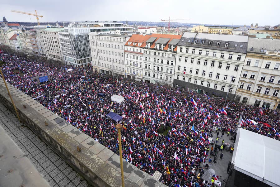 Protivládne protesty v Prahe na Václavskom námestí