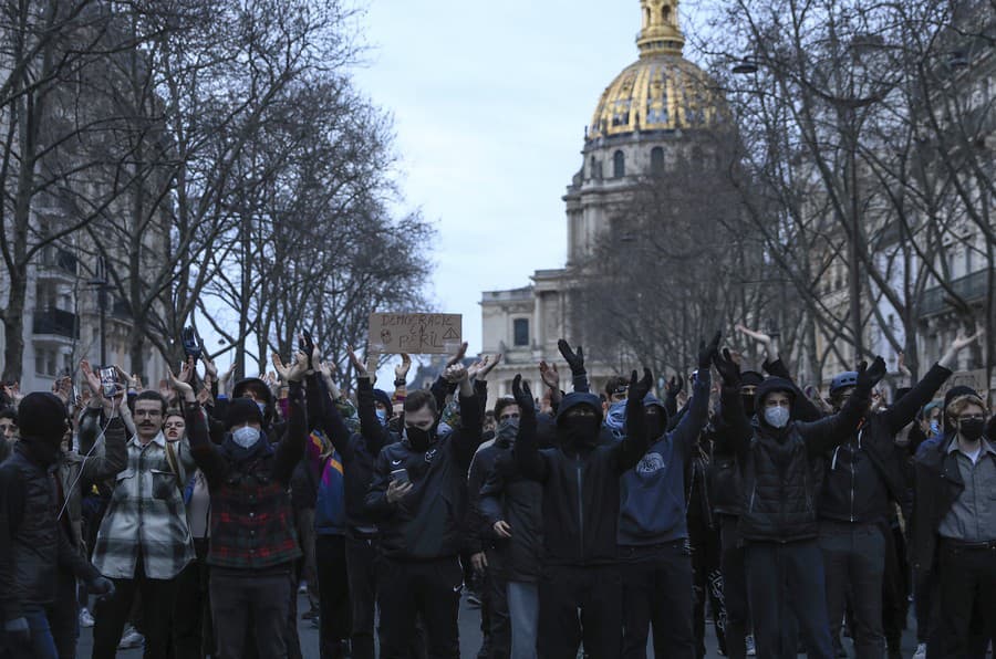 Protesty proti dôchodkovej reforme vo Francúzsko
