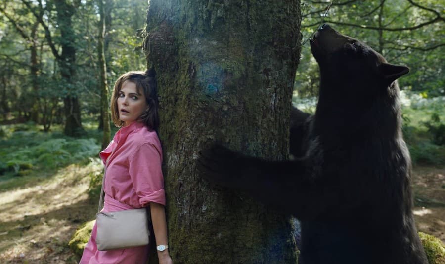 Keri Russell v aktuálnom filmovom počine Medveď na kokaíne