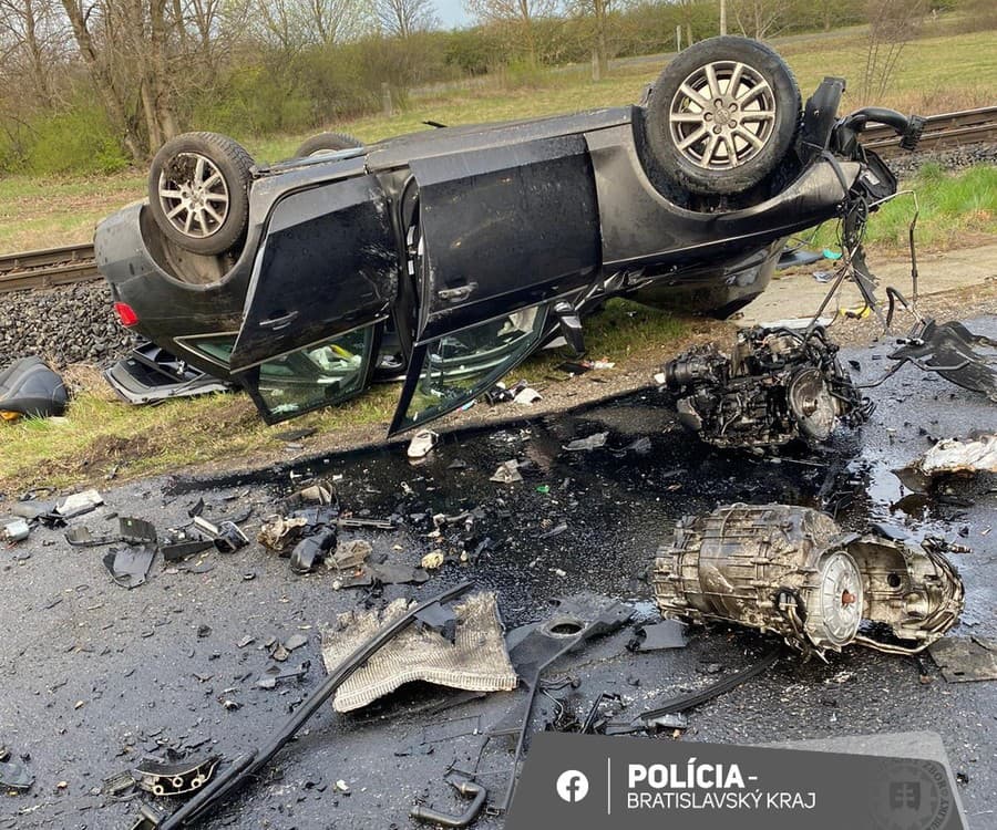 Polícia pomáhala pri rannej nehode v blízkosti hraničného priechodu s Maďarskom