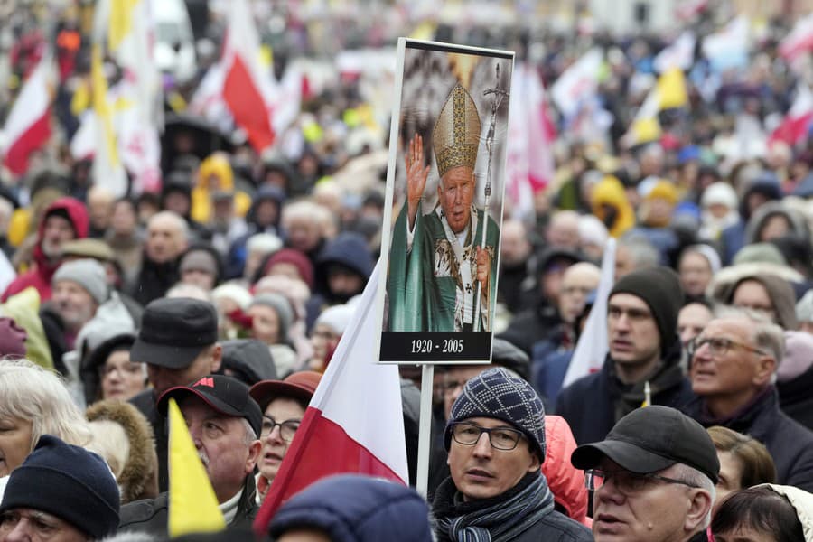 Demonštrácia v Poľsku na podporu Jána Pavla II.