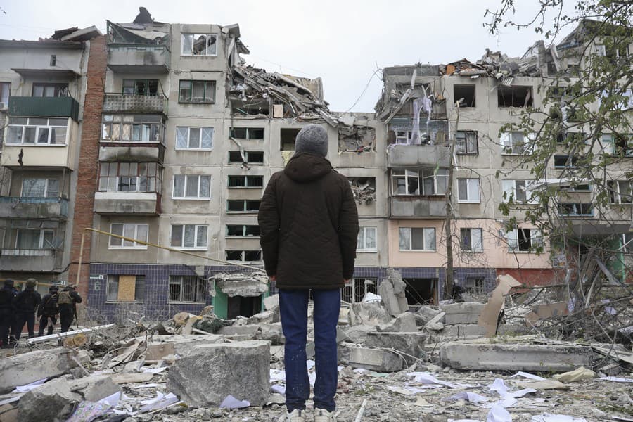 Zničená ukrajinská bytovka v