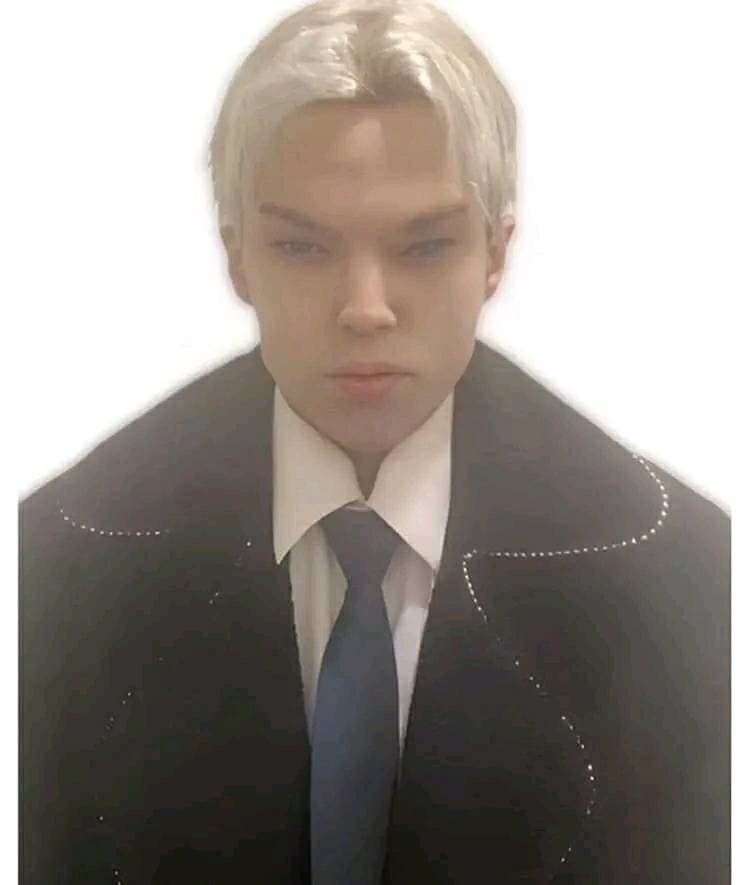  Saint Von Colucci po plastických operáciách. 