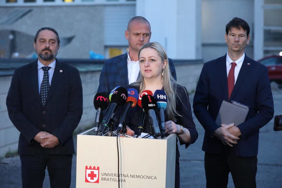 Brífing štátnych tajomníkov k výbuchu v bani v Novákoch