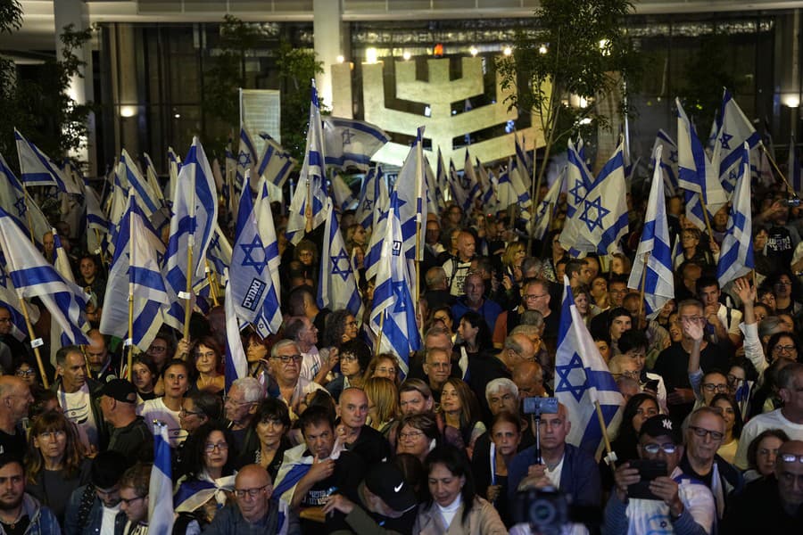 Izrael oslavuje 75 rokov od svojho založenia, rozsiahle protesty však pokračujú