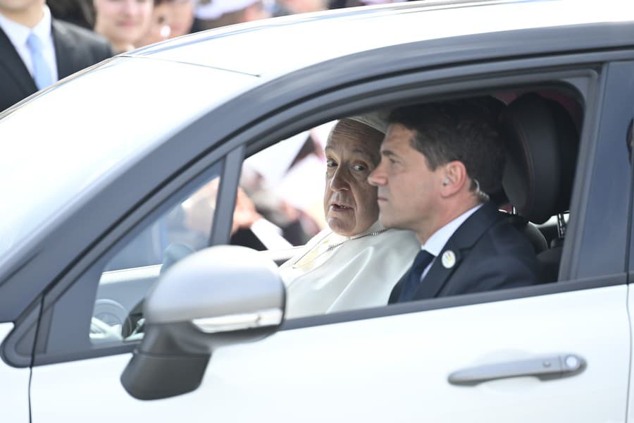 Pápež František počas návštevy v Maďarsku
