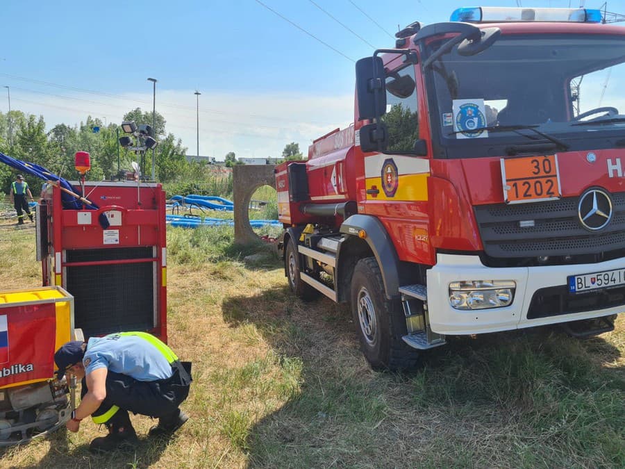 Slovenskí hasiči naďalej pomáhajú