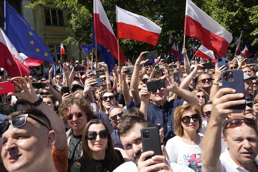 Státisíce ľudí vo Varšave
