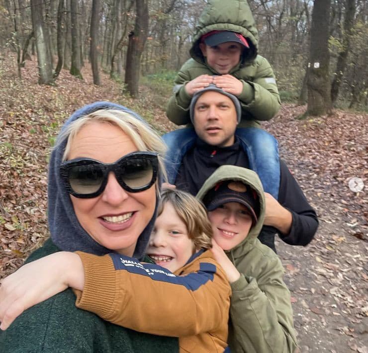 Wanda Hrycová s manželom a synmi