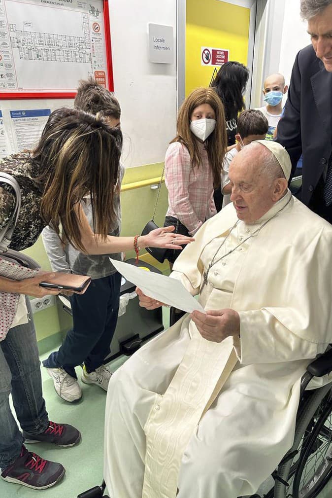 FOTO Hospitalizovaný pápež František