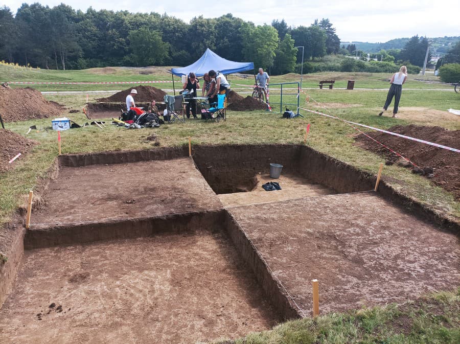 V areáli kúpeľov v Dudinciach objavili osadu z doby kamennej s kostrou dieťaťa.