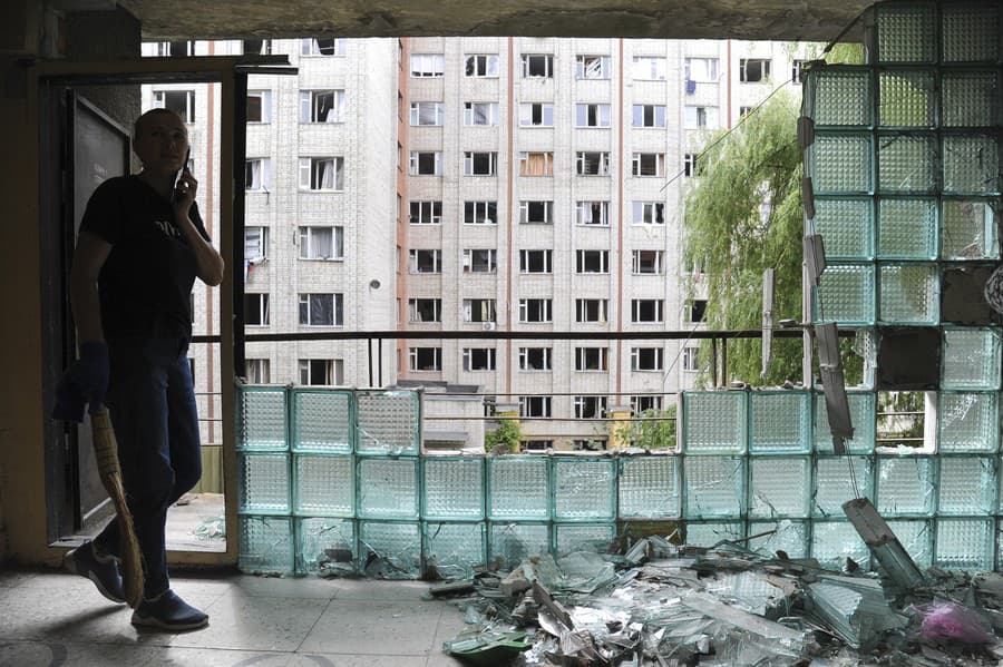Ruský raketový útok na bytovku v Ľvove