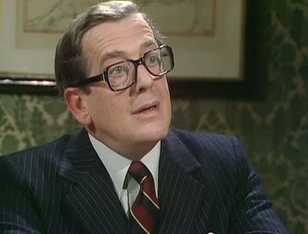 John Nettleton v seriáli Yes, Minister.