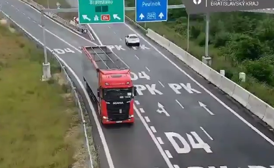 Divokú jazdu šoféra kamiónu