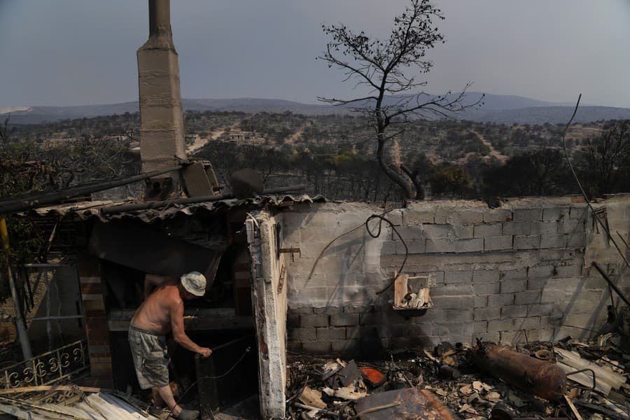 Následky požiarov v Grécku