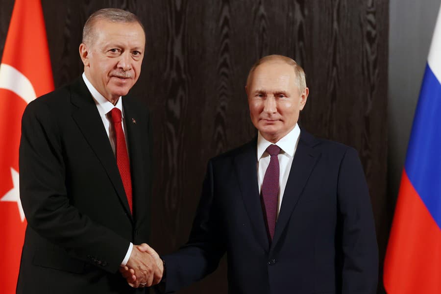 Ruský prezident Vladimir Putin (vpravo) a turecký prezident Recep Tayyip Erdogan