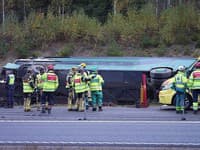 Hrozivá nehoda autobusu: Viac ako 40 zranených, zasahovali záchranári