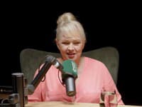 Adriana Kmotríková prijala pozvanie do podcastu s Lukášom Pinčekom. 