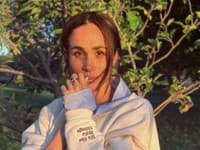 Meghan navrhla mikinu pre charitatívne účely 