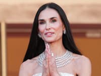 Demi Moore v Cannes