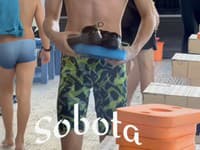 Zo staršieho syna Lenky Šóošovej, Richarda, rastie veľký fešák. 
