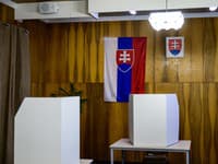 Problémy HNEĎ na začiatku volieb: V obci Breziny sa volebná miestnosť neotvorila načas