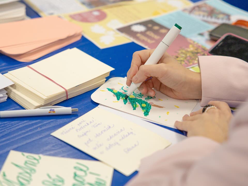 dm podporuje svojich spolupracovníkov